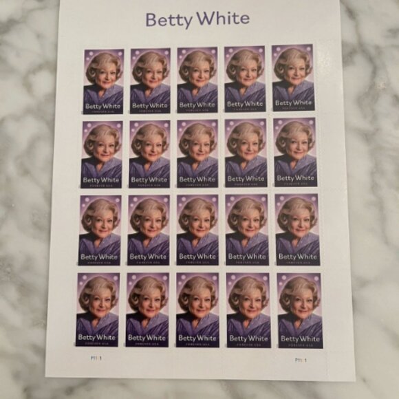 2025 USA Forever Betty White --1000 Stamps - Picture 1 of 6